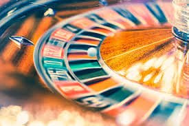 m7spin Sportsbook တွင် ဘောလုံးပွဲ Live Betting ကြည့်နေသောမြင်ကွင်း
